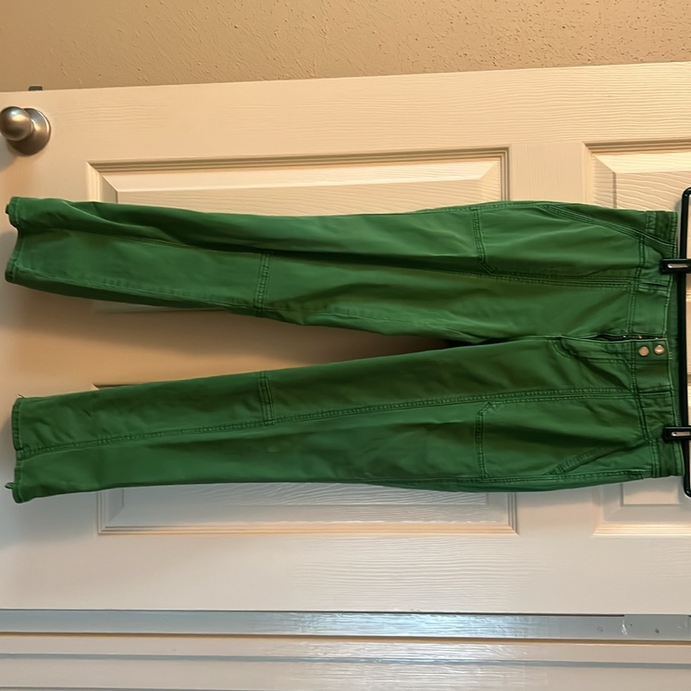 WHBM Green Pret-A-Pedi Pants - Picture 2 of 3